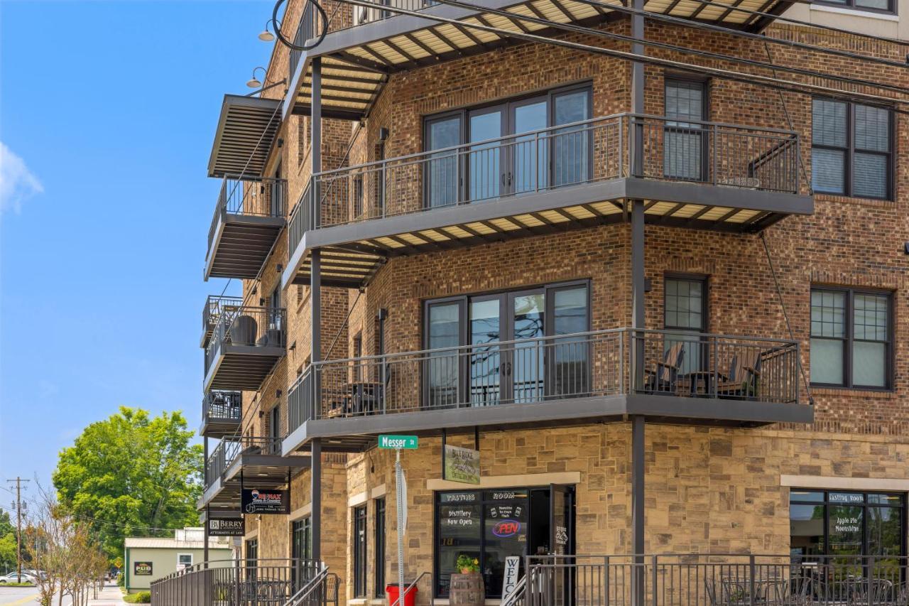 בלו רידג' Beautiful Downtown Condo - Balcony - Amazing City Views - Loaded Kitchen - Stainless Steel Appliances - Board Games & More מראה חיצוני תמונה